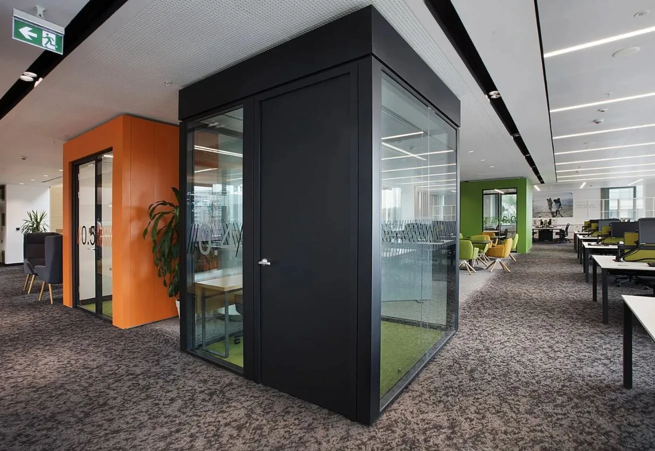 Box autonome et cloison amovible pour espace de travail